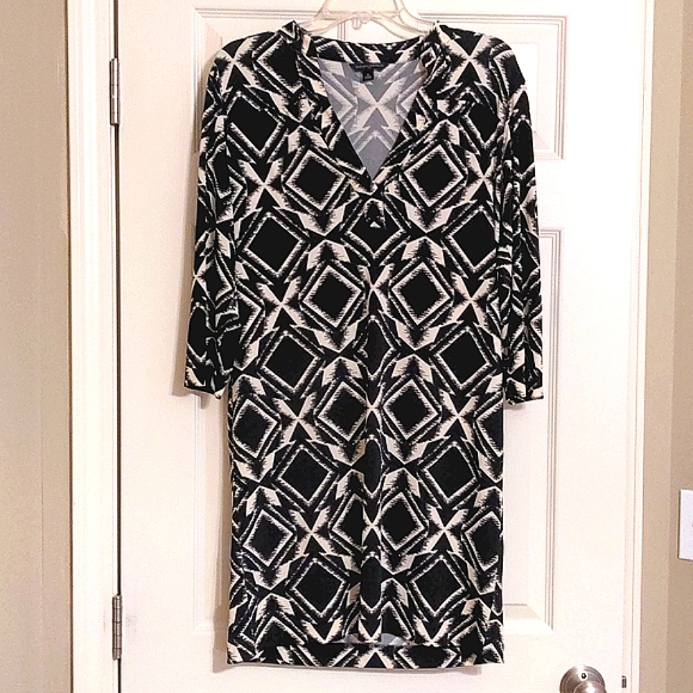 Banana Republic 3/4 Length V- Neck Dress